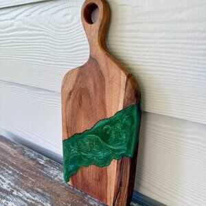 Emerald Green Resin River Wooden Cutting Board Charcuterie Board with Handle